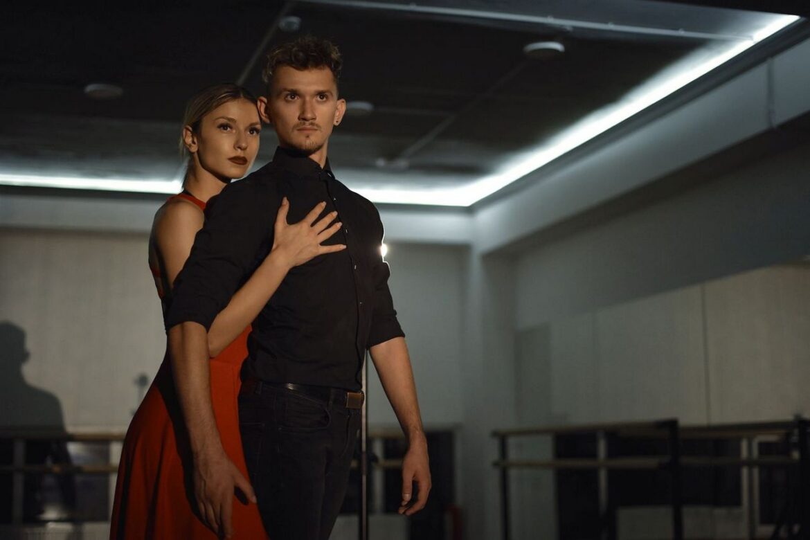 Taniec towarzyski w Krakowie – dlaczego warto tańczyć i jaki wpływ ma to na nasze zdrowie?